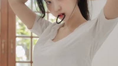 무난한 흰티를 입어도 이쁜 신재은