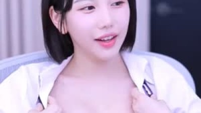 BJ 유치 가슴 까서 보여주는 오피스룩