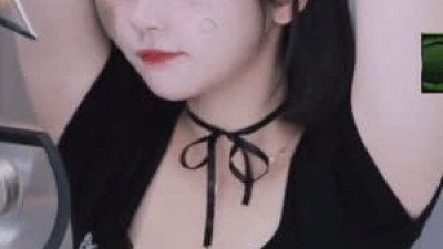 한달에 한번만 입어주는 섹시한 쵸단 가슴골