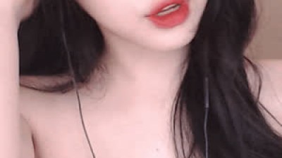 안경 쓴 BJ 파닥 정지를 부르는 시스루 튜브탑 가슴