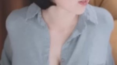 발가락으로 캠 각도 조절하는 강인경 가슴골