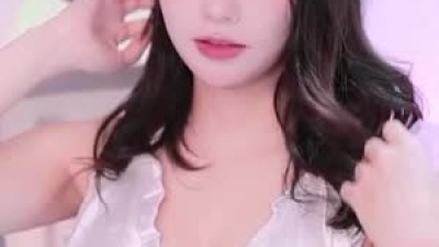 마젠타 슬립 웨어 가슴골
