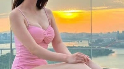 강다은 아나운서 핑크 모노키니 가슴골
