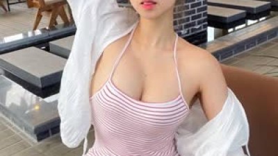줄무늬 원피스녀 명아츄 데이트 여친룩 가슴골