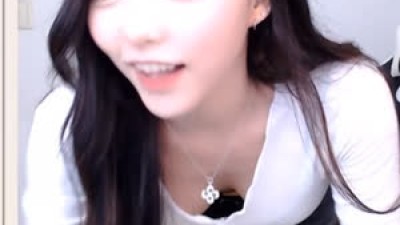 유은 방심한 흰티 소중한 가슴골