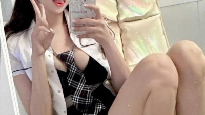 코코 김아영 풀어헤친 넥타이