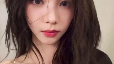 AI야 여자친구 셀카 짤좀 그려줘