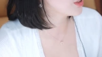 강인경 숙인 가슴골 하늘색 레이스 브라