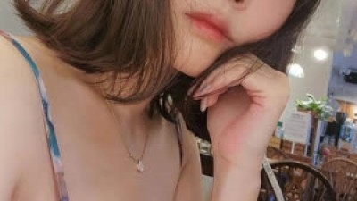강인경 해바라기 가슴골