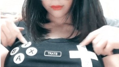 게임 패드 만져볼래?