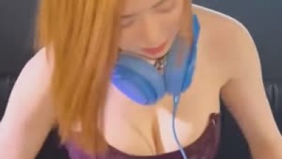 DJ 소다 보라 에나멜 오프솔더 가슴골