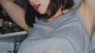 시노자키 아이, 바바 후미카 언더붑 밑가슴 노출