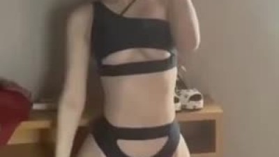 신재은 가로로 잘린 비키니 언더붑 밑가슴 골반 셀카
