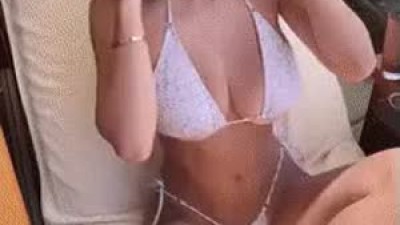 누워서 가슴 흔드는 소피 머드 자연스런 언더붑