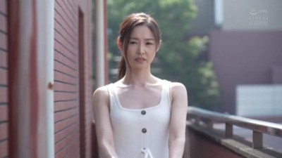 당하기 전문 AV 배우 나츠메 이로하